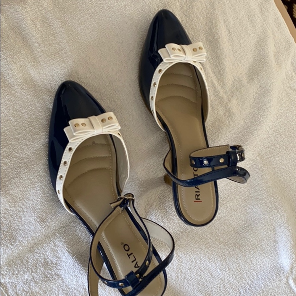 Women’s size 8 Rialto blue cream kitten heels